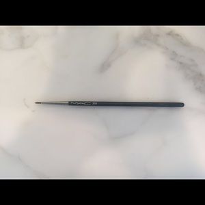 Mac 210 eyeliner brush